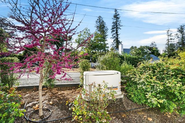 16 Upland Rd, St. Helena, CA 94574