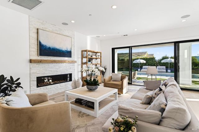 16 Upland Rd, St. Helena, CA 94574