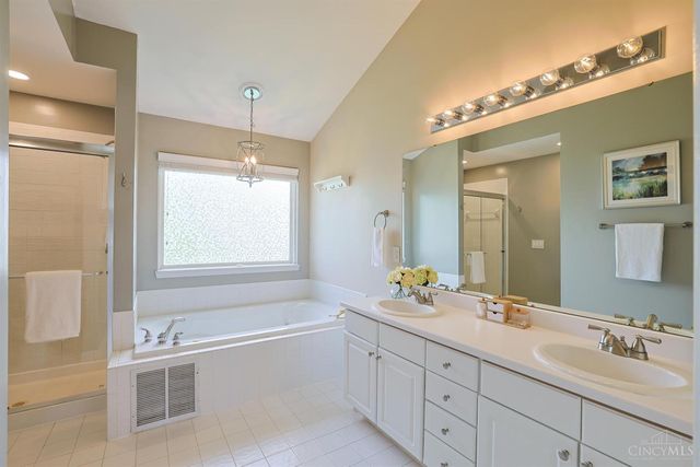 8706 Charleston Ridge Drive, Deerfield Twp., OH 45040