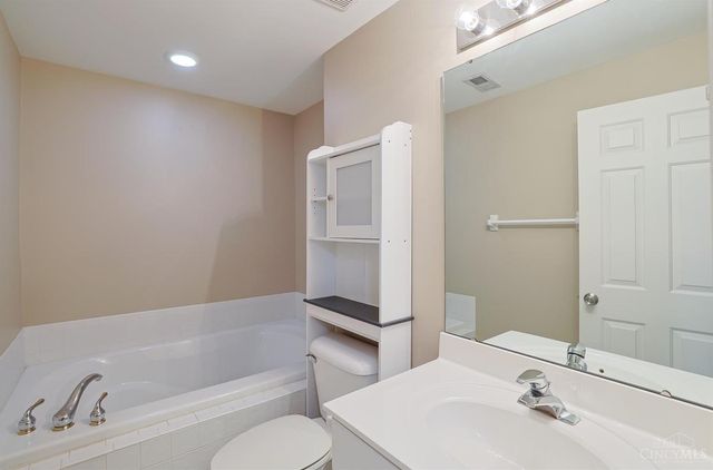 8706 Charleston Ridge Drive, Deerfield Twp., OH 45040