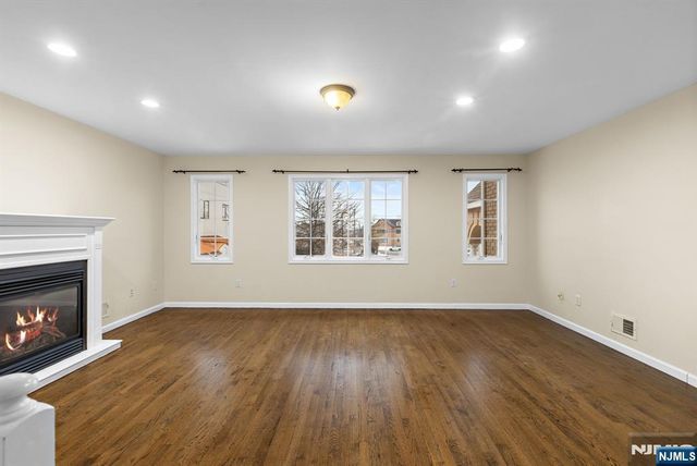 12 Liberty Court, Secaucus, NJ 07094