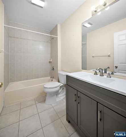 12 Liberty Court, Secaucus, NJ 07094