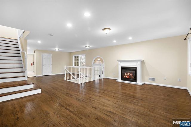 12 Liberty Court, Secaucus, NJ 07094