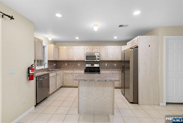 12 Liberty Court, Secaucus, NJ 07094