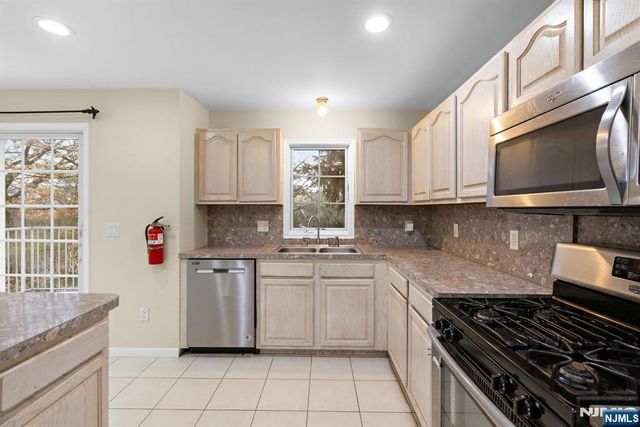 12 Liberty Court, Secaucus, NJ 07094