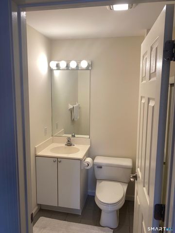 403 Larson Drive 403, Danbury, CT 06810