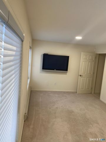 403 Larson Drive 403, Danbury, CT 06810