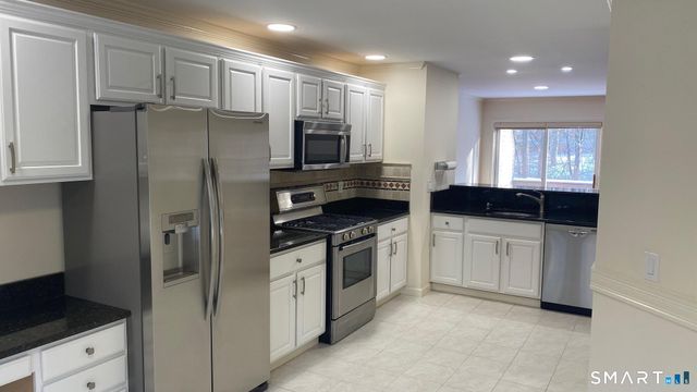 403 Larson Drive 403, Danbury, CT 06810