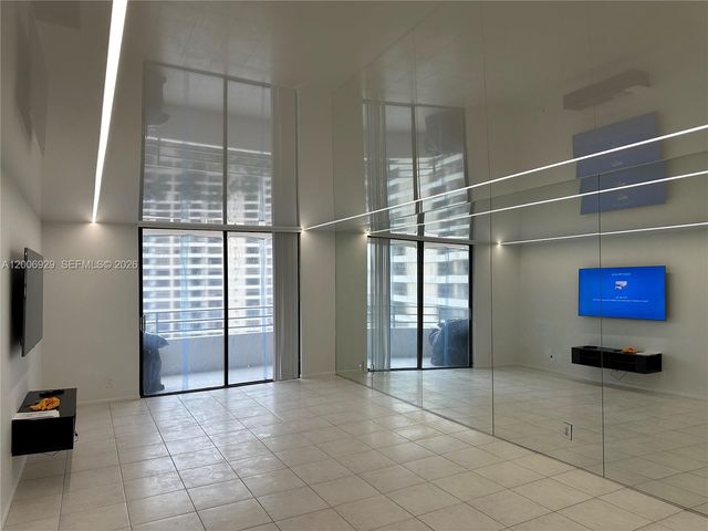 600 Three Islands Blvd 1113, Hallandale Beach, FL 33009