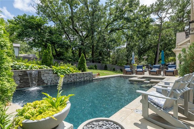 867 E Emerson Lane, Fayetteville, AR 72701