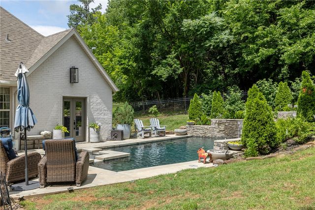867 E Emerson Lane, Fayetteville, AR 72701