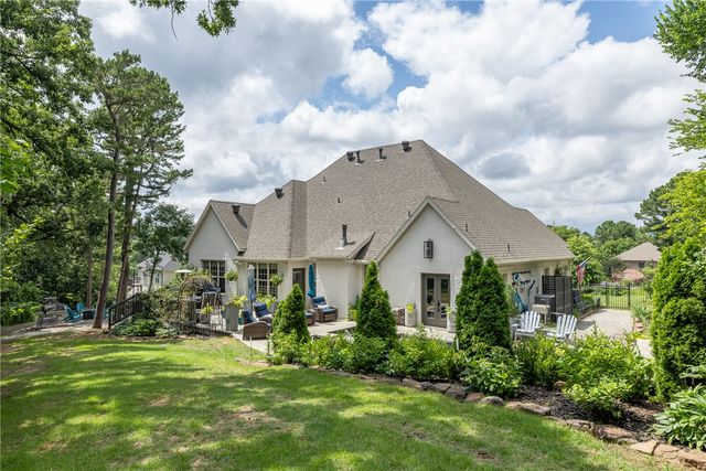 867 E Emerson Lane, Fayetteville, AR 72701