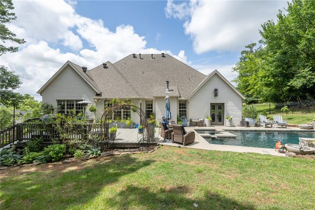 867 E Emerson Lane, Fayetteville, AR 72701