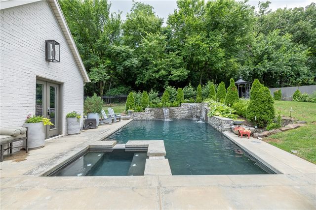 867 E Emerson Lane, Fayetteville, AR 72701