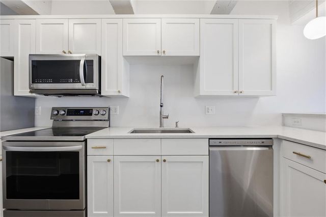 3001 Gillham Road 201, Kansas City, MO 64108