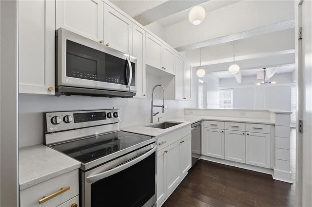 3001 Gillham Road 201, Kansas City, MO 64108