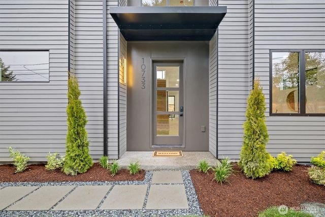 10733 17th Avenue NE, Seattle, WA 98125