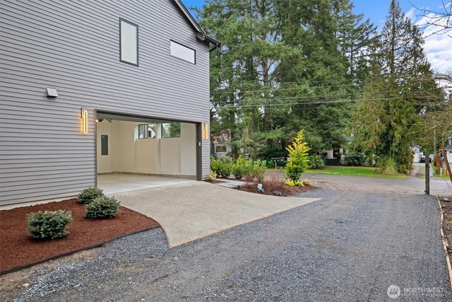 10733 17th Avenue NE, Seattle, WA 98125