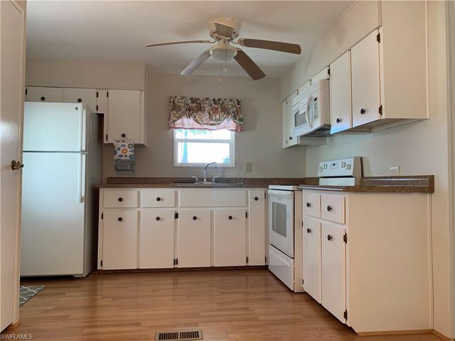 192 Oceans BLVD # 192, Naples, FL 34104