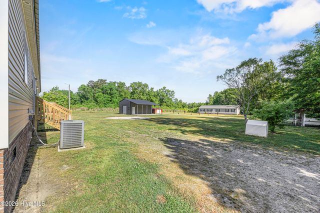 2041 Bay Road, Wallace, NC 28466