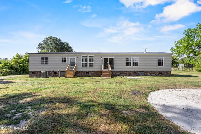 2041 Bay Road, Wallace, NC 28466