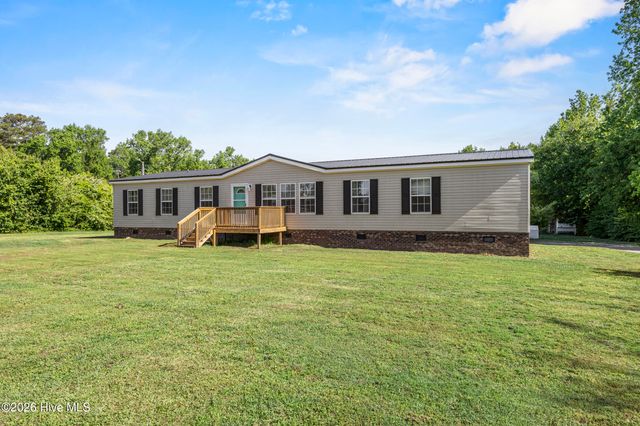 2041 Bay Road, Wallace, NC 28466