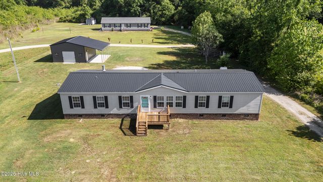 2041 Bay Road, Wallace, NC 28466