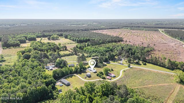 2041 Bay Road, Wallace, NC 28466