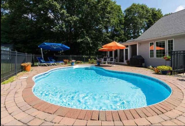 61 Sullivan Farm Drive, Rochester, NH 03867