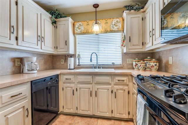 330 Shockley Avenue, Desoto, TX 75115