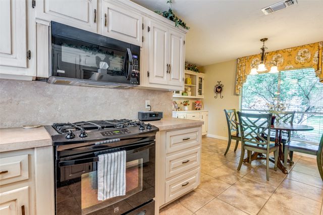 330 Shockley Avenue, Desoto, TX 75115