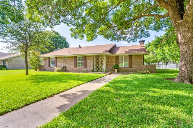 330 Shockley Avenue, Desoto, TX 75115