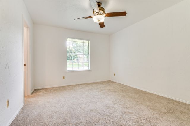 330 Shockley Avenue, Desoto, TX 75115