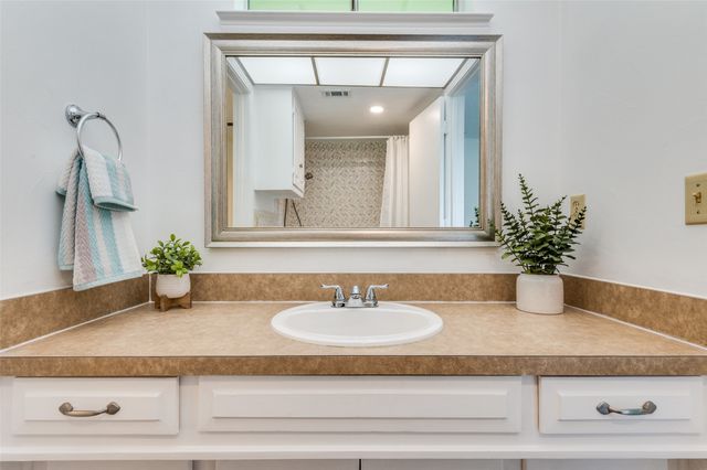 330 Shockley Avenue, Desoto, TX 75115