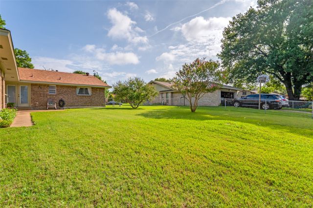 330 Shockley Avenue, Desoto, TX 75115