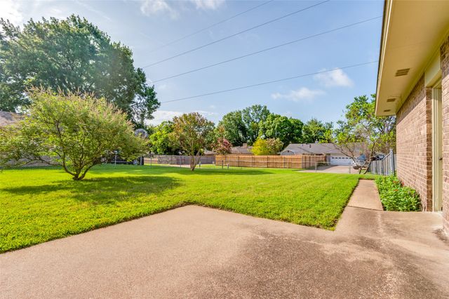 330 Shockley Avenue, Desoto, TX 75115
