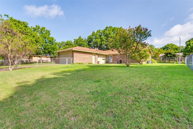 330 Shockley Avenue, Desoto, TX 75115