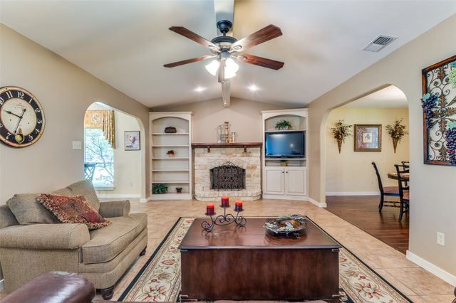 330 Shockley Avenue, Desoto, TX 75115