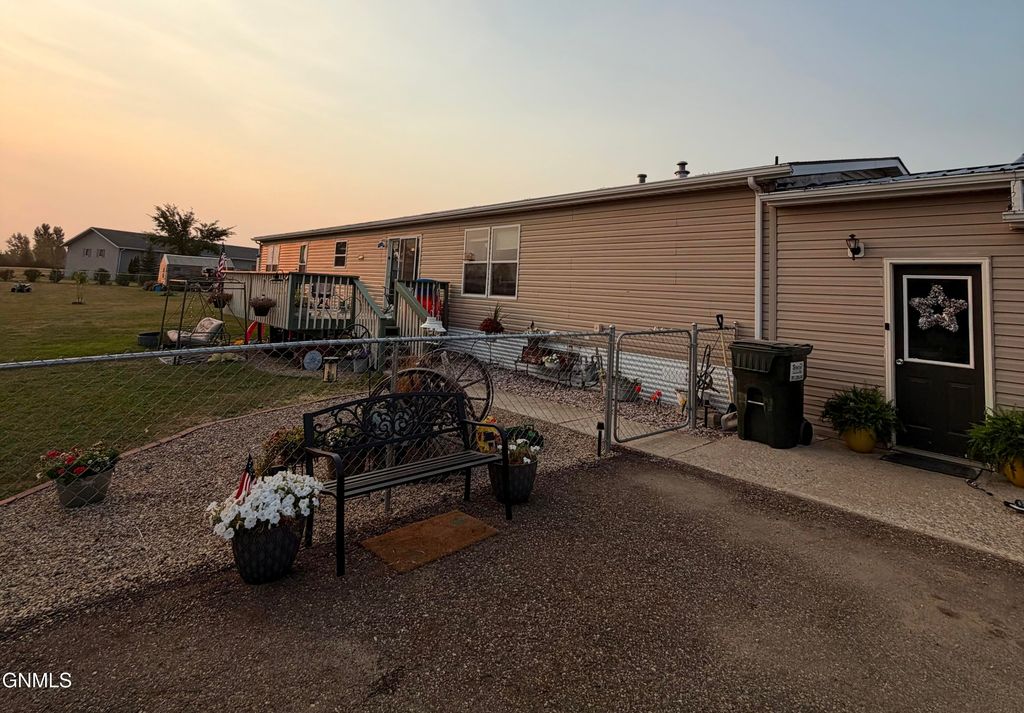 510 School Street SW, Medina, ND 58467 photo 2