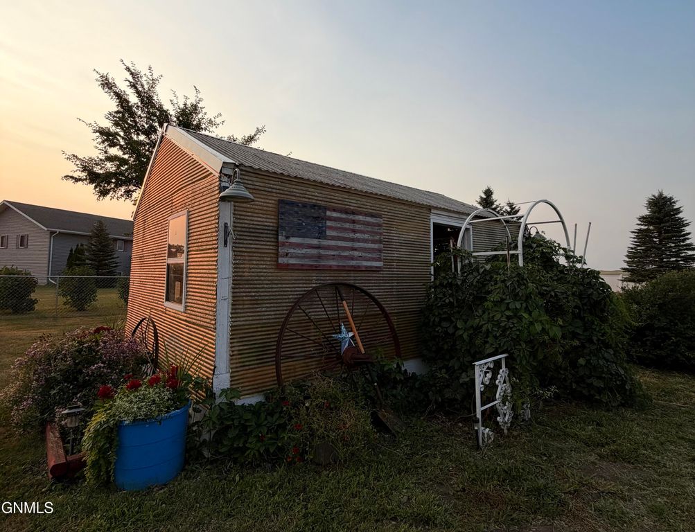 510 School Street SW, Medina, ND 58467 photo 4