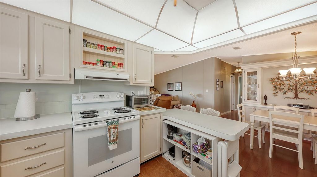 Image 8 of property listing at 5707 45TH STREET E 253, Bradenton, FL 34203