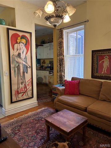 2841 Russell Boulevard, St Louis, MO 63104
