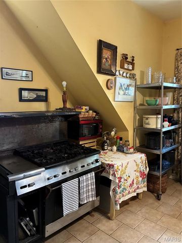 2841 Russell Boulevard, St Louis, MO 63104