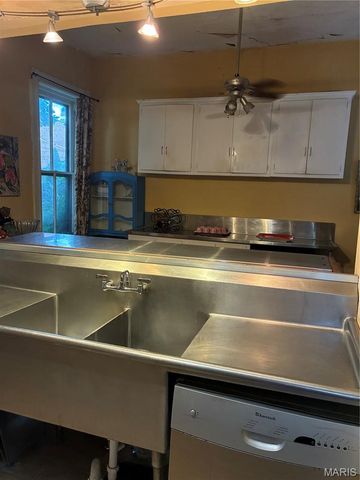 2841 Russell Boulevard, St Louis, MO 63104