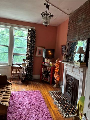 2841 Russell Boulevard, St Louis, MO 63104