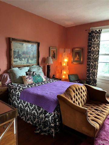 2841 Russell Boulevard, St Louis, MO 63104