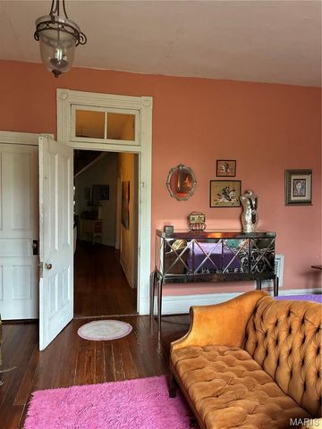 2841 Russell Boulevard, St Louis, MO 63104