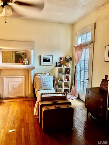 2841 Russell Boulevard, St Louis, MO 63104