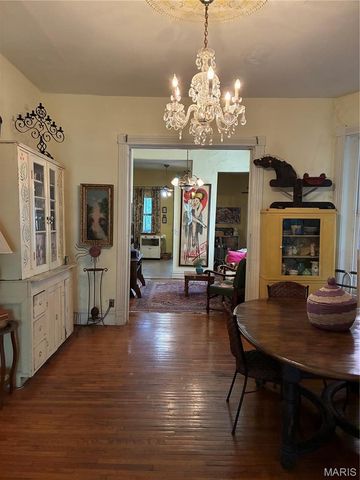 2841 Russell Boulevard, St Louis, MO 63104
