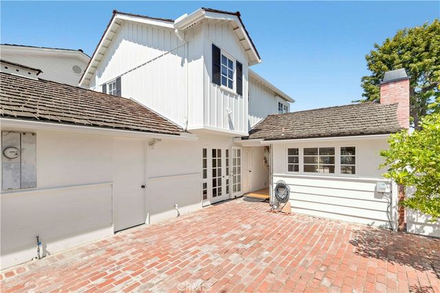 2562 Vista Drive, Newport Beach, CA 92663